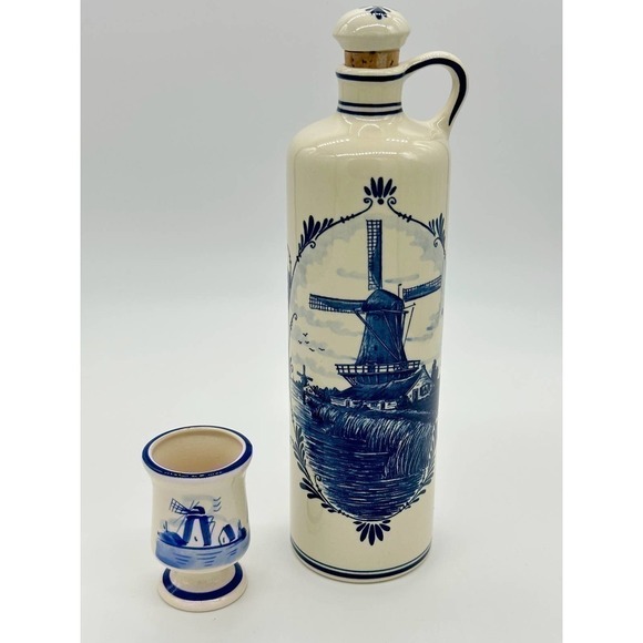 VINTAGE DELFT Blue Hand-painted DECANTER w/Cork with 6 Ceramic Raised Shot Cups - Picture 4 of 12